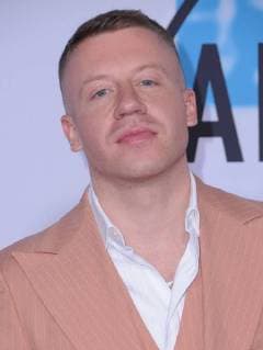 November 19, 2017 - Los Angeles, CA, U.S. - 19 November 2017 - Los Angeles, California - Macklemore. 2017 American Music Awards held at Microsoft Theater in Los Angeles. Photo Credit: AdMedia Los Angeles U.S. - ZUMAa123 20171119_zaa_a123_158 Copyright: xBirdiexThompsonx