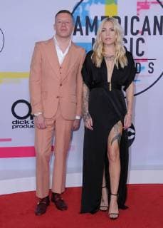 November 19, 2017 - Los Angeles, CA, U.S. - 19 November 2017 - Los Angeles, California - Macklemore, Skylar Grey. 2017 American Music Awards held at Microsoft Theater in Los Angeles. Photo Credit: AdMedia Los Angeles U.S. - ZUMAa123 20171119_zaa_a123_163 Copyright: xBirdiexThompsonx
