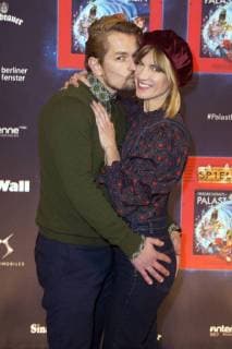 Isabell Horn mit Freund Jens Ackermann bei der Premiere der Kindershow Spiel mit der Zeit im Friedrichstadt-Palast. Berlin, 19.11.2017