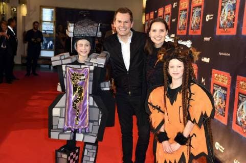 Malte Arkona mit Ehefrau Anna-Maria bei der Premiere der Kindershow Spiel mit der Zeit im Friedrichstadt-Palast. Berlin, 19.11.2017