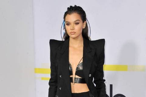 Hailee Steinfeld bei der Ankunft zu den American Music Awards am 19.11.2017 in Los Angeles 2017 American Music Awards in Los Angeles