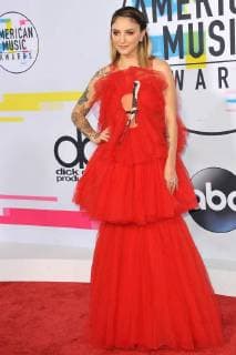 Julia Michaels bei der Ankunft zu den American Music Awards am 19.11.2017 in Los Angeles 2017 American Music Awards in Los Angeles