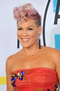 Pink bei der Ankunft zu den American Music Awards am 19.11.2017 in Los Angeles 2017 American Music Awards in Los Angeles