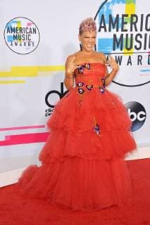Pink bei der Ankunft zu den American Music Awards am 19.11.2017 in Los Angeles 2017 American Music Awards in Los Angeles