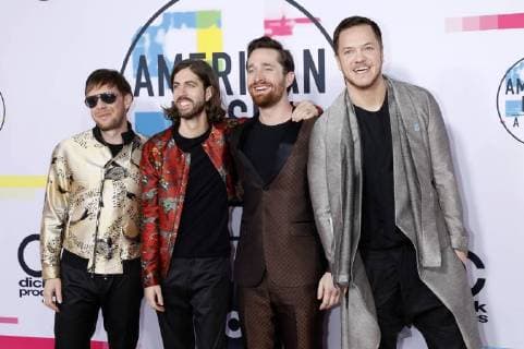 Ben McKee, Daniel Wayne Sermon, Daniel Platzman und Dan Reynolds (Imagine Dragons) bei der Verleihung der 44. American Music Awards im Microsoft Theatre. Los Angeles, 19.11.2017
