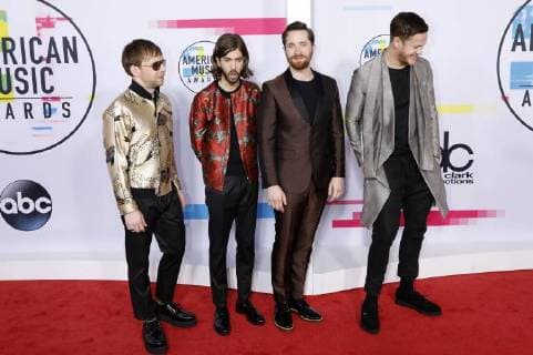 Ben McKee, Daniel Wayne Sermon, Daniel Platzman und Dan Reynolds (Imagine Dragons) bei der Verleihung der 44. American Music Awards im Microsoft Theatre. Los Angeles, 19.11.2017