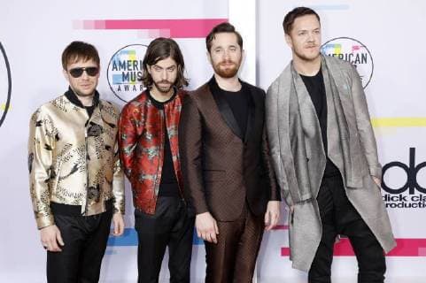 Ben McKee, Daniel Wayne Sermon, Daniel Platzman und Dan Reynolds (Imagine Dragons) bei der Verleihung der 44. American Music Awards im Microsoft Theatre. Los Angeles, 19.11.2017