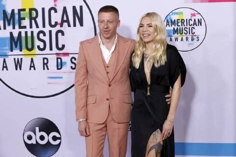 Macklemore und Skylar Grey bei der Verleihung der 44. American Music Awards im Microsoft Theatre. Los Angeles, 19.11.2017