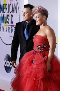 Pink mit Ehemann Carey Hart bei der Verleihung der 44. American Music Awards im Microsoft Theatre. Los Angeles, 19.11.2017