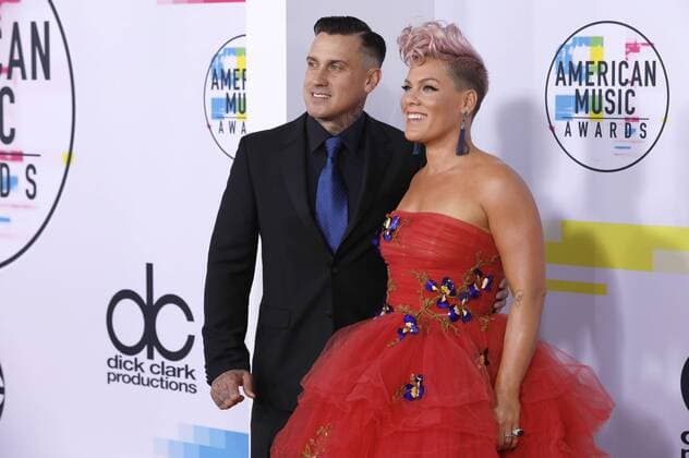 Pink mit Ehemann Carey Hart bei der Verleihung der 44. American Music Awards im Microsoft Theatre. Los Angeles, 19.11.2017