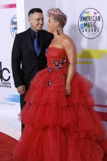 Pink mit Ehemann Carey Hart bei der Verleihung der 44. American Music Awards im Microsoft Theatre. Los Angeles, 19.11.2017