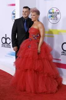 Pink mit Ehemann Carey Hart bei der Verleihung der 44. American Music Awards im Microsoft Theatre. Los Angeles, 19.11.2017