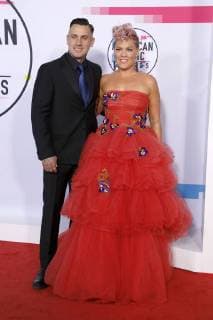 Pink mit Ehemann Carey Hart bei der Verleihung der 44. American Music Awards im Microsoft Theatre. Los Angeles, 19.11.2017