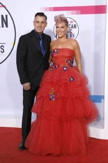 Pink mit Ehemann Carey Hart bei der Verleihung der 44. American Music Awards im Microsoft Theatre. Los Angeles, 19.11.2017
