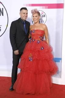 Pink mit Ehemann Carey Hart bei der Verleihung der 44. American Music Awards im Microsoft Theatre. Los Angeles, 19.11.2017