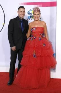Pink mit Ehemann Carey Hart bei der Verleihung der 44. American Music Awards im Microsoft Theatre. Los Angeles, 19.11.2017
