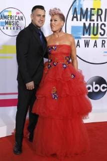 Pink mit Ehemann Carey Hart bei der Verleihung der 44. American Music Awards im Microsoft Theatre. Los Angeles, 19.11.2017