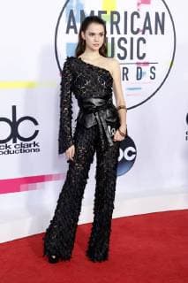 Maia Mitchell bei der Verleihung der 44. American Music Awards im Microsoft Theatre. Los Angeles, 19.11.2017