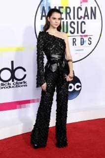 Maia Mitchell bei der Verleihung der 44. American Music Awards im Microsoft Theatre. Los Angeles, 19.11.2017