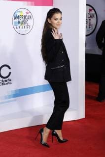 Hailee Steinfeld bei der Verleihung der 44. American Music Awards im Microsoft Theatre. Los Angeles, 19.11.2017