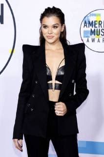 Hailee Steinfeld bei der Verleihung der 44. American Music Awards im Microsoft Theatre. Los Angeles, 19.11.2017
