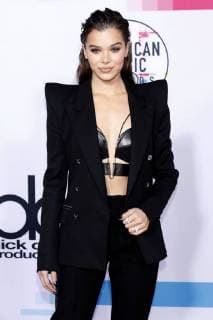 Hailee Steinfeld bei der Verleihung der 44. American Music Awards im Microsoft Theatre. Los Angeles, 19.11.2017