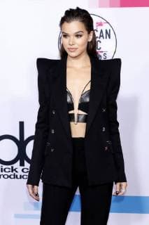 Hailee Steinfeld bei der Verleihung der 44. American Music Awards im Microsoft Theatre. Los Angeles, 19.11.2017