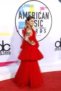 Julia Michaels bei der Verleihung der 44. American Music Awards im Microsoft Theatre. Los Angeles, 19.11.2017