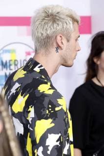 Machine Gun Kelly bei der Verleihung der 44. American Music Awards im Microsoft Theatre. Los Angeles, 19.11.2017