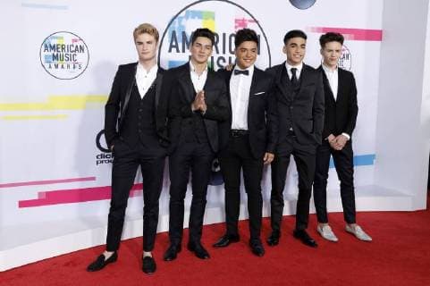 Brady Tutton, Chance Perez, Sergio Calderon Jr., Drew Ramos und Michael Conor (In Real Life) bei der Verleihung der 44. American Music Awards im Microsoft Theatre. Los Angeles, 19.11.2017