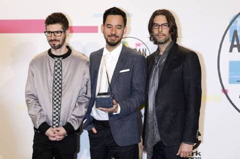 Brad Delson, Mike Shinoda und Rob Bourdon (Linkin Park) bei der Verleihung der 44. American Music Awards im Microsoft Theatre. Los Angeles, 19.11.2017