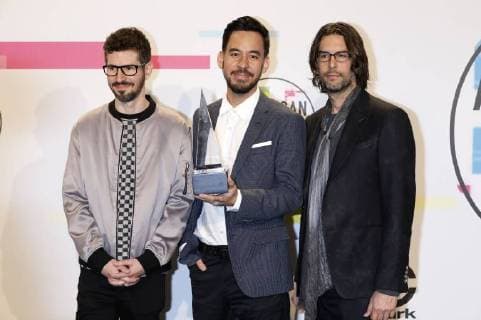 Brad Delson, Mike Shinoda und Rob Bourdon (Linkin Park) bei der Verleihung der 44. American Music Awards im Microsoft Theatre. Los Angeles, 19.11.2017