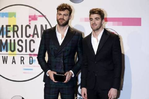 Alex Pall und Andrew Taggart (The Chainsmokers) bei der Verleihung der 44. American Music Awards im Microsoft Theatre. Los Angeles, 19.11.2017