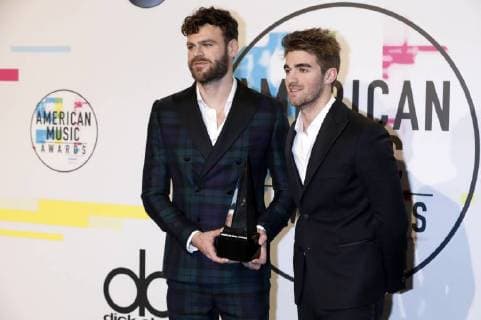 Alex Pall und Andrew Taggart (The Chainsmokers) bei der Verleihung der 44. American Music Awards im Microsoft Theatre. Los Angeles, 19.11.2017