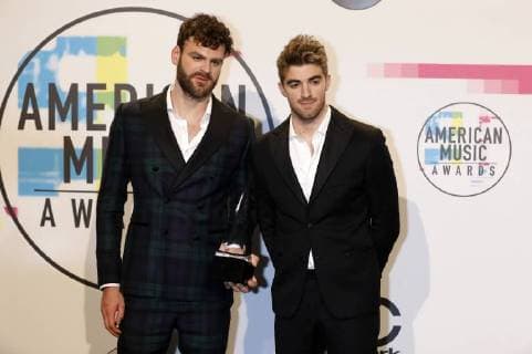 Alex Pall und Andrew Taggart (The Chainsmokers) bei der Verleihung der 44. American Music Awards im Microsoft Theatre. Los Angeles, 19.11.2017