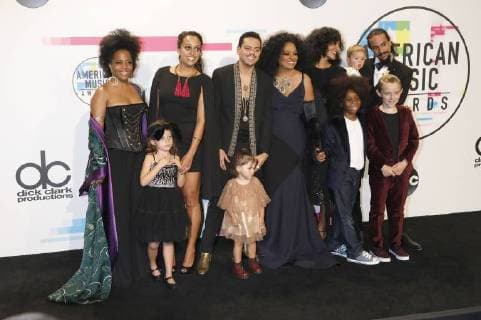 Diana Ross mit Familie bei der Verleihung der 44. American Music Awards im Microsoft Theatre. Los Angeles, 19.11.2017