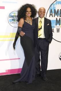 Diana Ross und Berry Gordy bei der Verleihung der 44. American Music Awards im Microsoft Theatre. Los Angeles, 19.11.2017