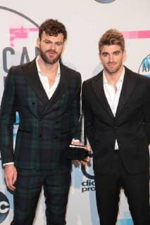 Presiträger: The Chainsmokers mit Alex Pall und Andrew Taggart bei den American Music Awards am 19.11.2017 in Los Angeles 2017 American Music Awards in Los Angeles - Pressroom Preistraeger