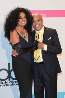 Diana Ross mit Berry Gordy bei den American Music Awards am 19.11.2017 in Los Angeles 2017 American Music Awards in Los Angeles - Pressroom Preistraeger