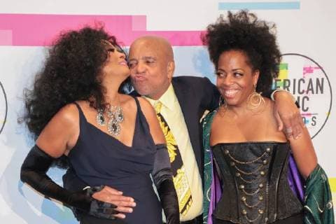 Diana Ross und Berry Gordy mit ihrer gemeinsamen Tochter Rhonda Ross Kendrick bei den American Music Awards am 19.11.2017 in Los Angeles 2017 American Music Awards in Los Angeles - Pressroom Preistraeger