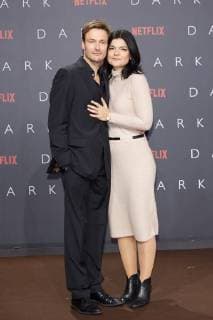 Andreas Pietschmann mit Frau Jasmin Tabatabai - Europapremiere der ersten deutschen Netflix Original Serie DARK im Zoopalast in Berlin am 20.11.207. Europapremiere DARK