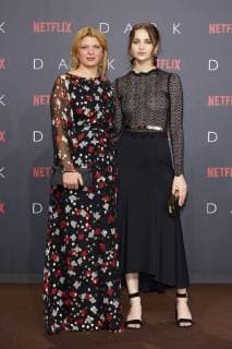 Joerdis Triebel und Lisa Vicari - Europapremiere der ersten deutschen Netflix Original Serie DARK im Zoopalast in Berlin am 20.11.207. Europapremiere DARK