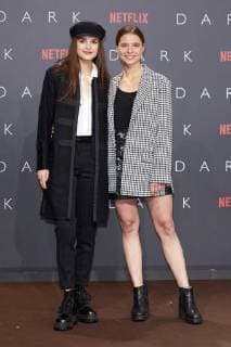 Luise Befort und Svenja Jung - Europapremiere der ersten deutschen Netflix Original Serie DARK im Zoopalast in Berlin am 20.11.207. Europapremiere DARK