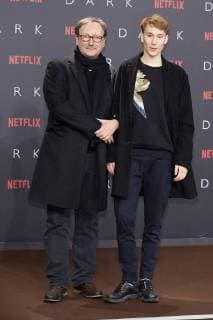 Rainer Bock mit Sohn Moritz - Europapremiere der ersten deutschen Netflix Original Serie DARK im Zoopalast in Berlin am 20.11.207. Europapremiere DARK