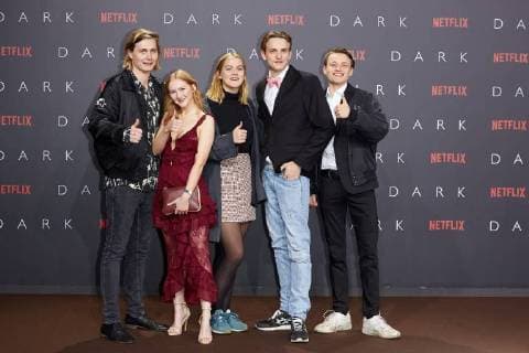 Moritz Jahn, Gina Alice Stiebitz, Nele Trebs, Ludger Boekelmann und Paul Lux - Europapremiere der ersten deutschen Netflix Original Serie DARK im Zoopalast in Berlin am 20.11.207. Europapremiere DARK