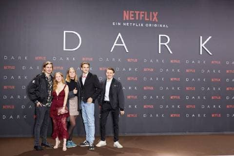 Moritz Jahn, Gina Alice Stiebitz, Nele Trebs, Ludger Boekelmann und Paul Lux - Europapremiere der ersten deutschen Netflix Original Serie DARK im Zoopalast in Berlin am 20.11.207. Europapremiere DARK