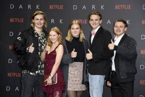 Moritz Jahn, Gina Alice Stiebitz, Nele Trebs, Ludger Bökelmann und Paul Lux bei der Premiere der Netflix Serie Dark im Kino im Zoo-Palast. Berlin, 20.11.2017