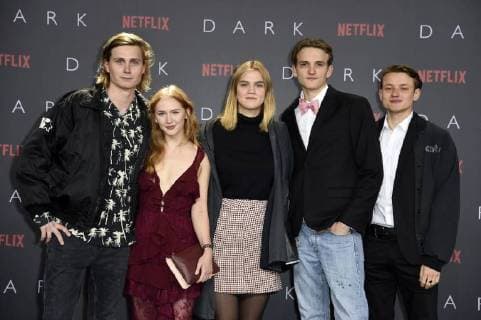 Moritz Jahn, Gina Alice Stiebitz, Nele Trebs, Ludger Bökelmann und Paul Lux bei der Premiere der Netflix Serie Dark im Kino im Zoo-Palast. Berlin, 20.11.2017