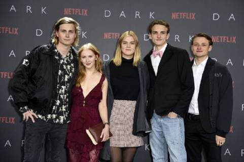 Moritz Jahn, Gina Alice Stiebitz, Nele Trebs, Ludger Bökelmann und Paul Lux bei der Premiere der Netflix Serie Dark im Kino im Zoo-Palast. Berlin, 20.11.2017