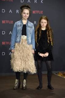 Ella Lee Stanley und Gwendolyn Göbel bei der Premiere der Netflix Serie Dark im Kino im Zoo-Palast. Berlin, 20.11.2017
